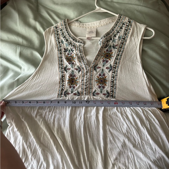 Knox Rose Fashion Embroidered Tank - Picture 7 of 9